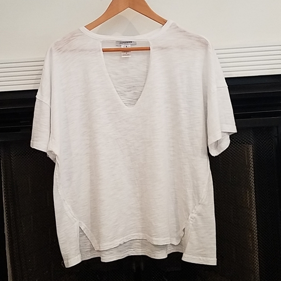 Olivaceous Tops - Olivaceous white lightweight T-shirt